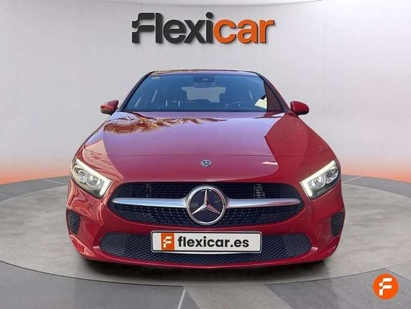 Usado Mercedes A200 163 CV (119 kW) 2018 Rojo Utilitario