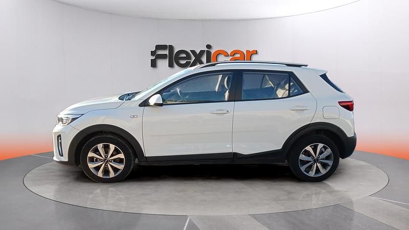Usado Kia Stonic 84 CV (61 kW) 2023 Blanco SUV