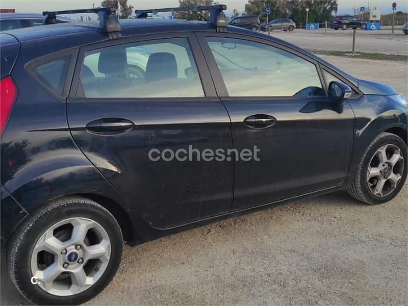 Negro Usado 2009 Ford Fiesta Trend Utilitario | 4900 € (Super precio) - Imagen 1/4