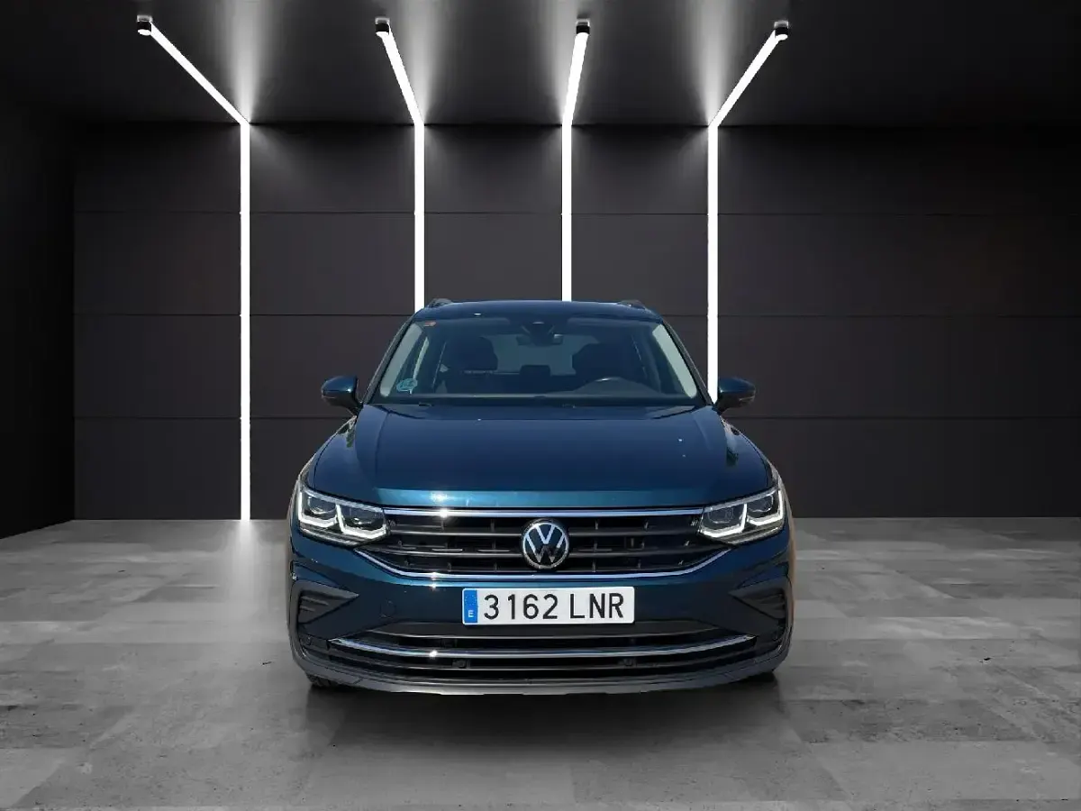Usado VW Tiguan Life 150 CV (110 kW) 2021 Azul metalizado SUV