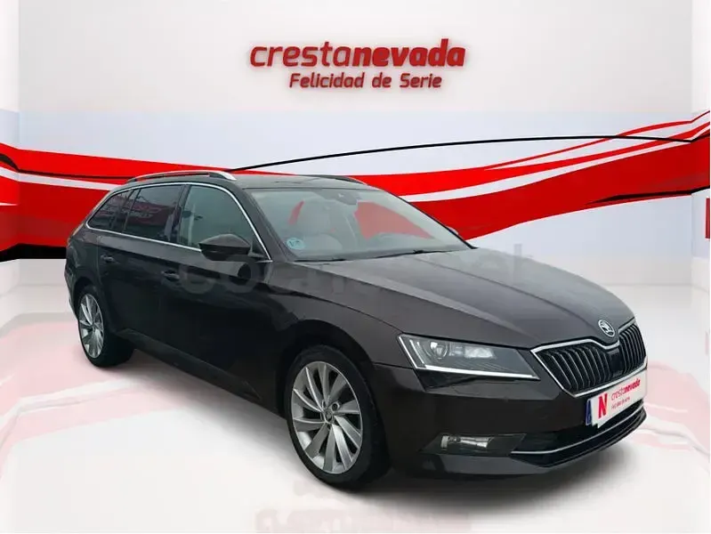 Usado Skoda Superb Style 150 CV (110 kW) 2018 Marrón Familiar