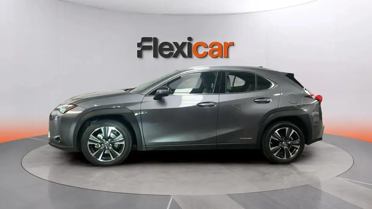 Usado Lexus UX 184 CV (135 kW) 2021 Gris SUV