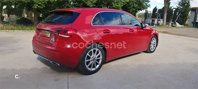Usado Mercedes A180 109 CV (80 kW) 2019 Rojo Berlina