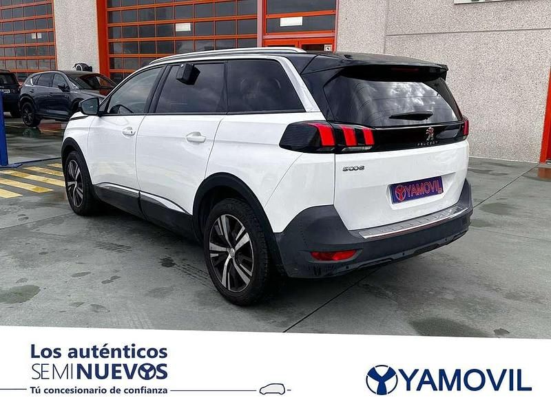 Usado Peugeot 5008 Allure 131 CV (96 kW) 2018 Blanco Monovolumen