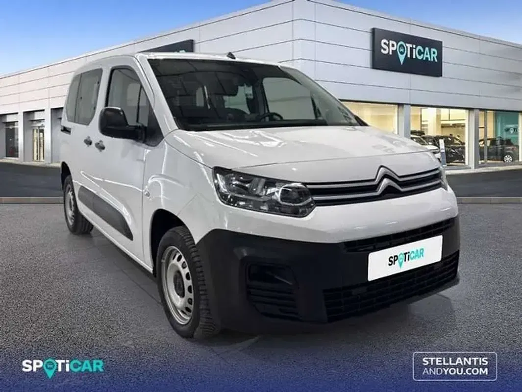 Usado Citroën Berlingo Live 102 CV (75 kW) 2023 Blanco Monovolumen