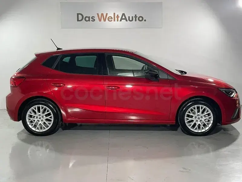 Käytetty Seat Ibiza FR 115 HP (84 kW) 2025 Punainen Sedan
