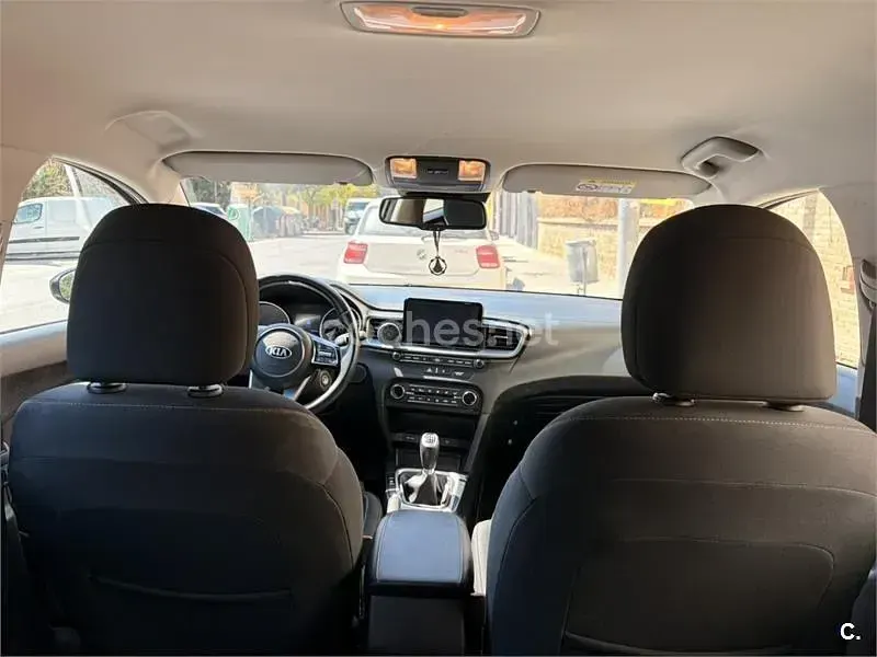 Usado Kia Ceed 120 CV (88 kW) 2019 Blanco Utilitario