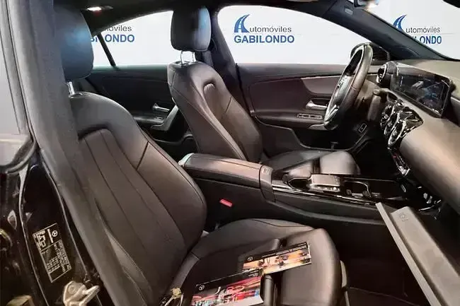 Usado Mercedes CLA200 163 CV (119 kW) 2020 Negro Coupe