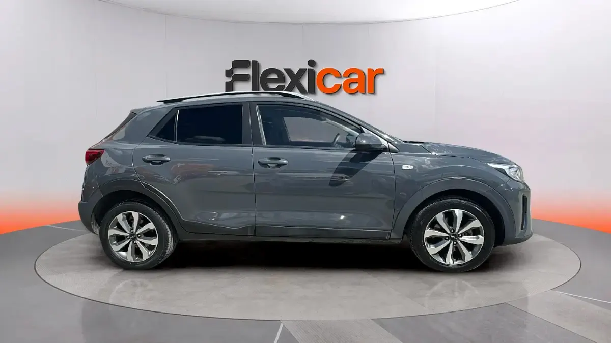 Usado Kia Stonic 101 CV (74 kW) 2021 Gris SUV