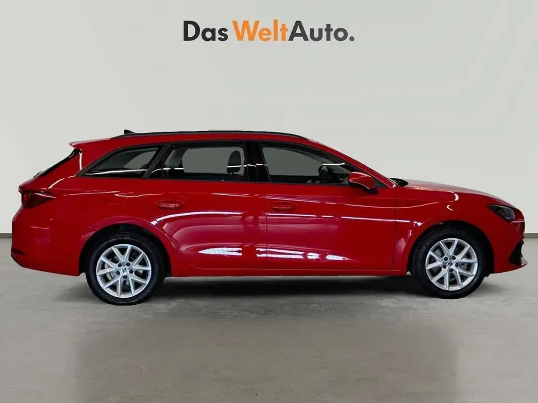 Usado Seat Leon Style 110 CV (80 kW) 2023 Rojo Utilitario