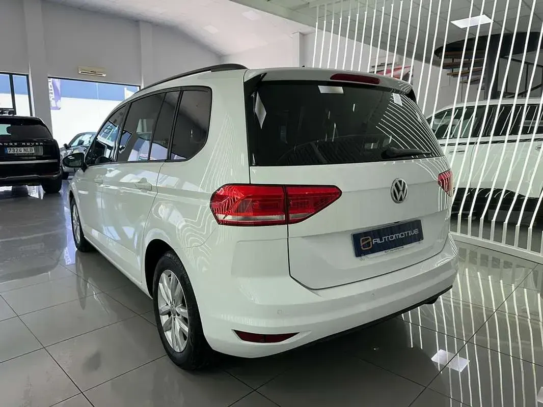 Usado VW Touran Advance 116 CV (85 kW) 2018 Blanco Monovolumen
