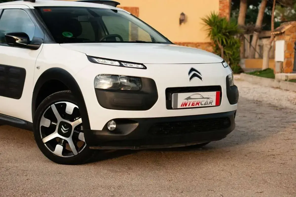 Usado Citroën C4 Cactus Feel 110 CV (80 kW) 2016 Blanco Utilitario