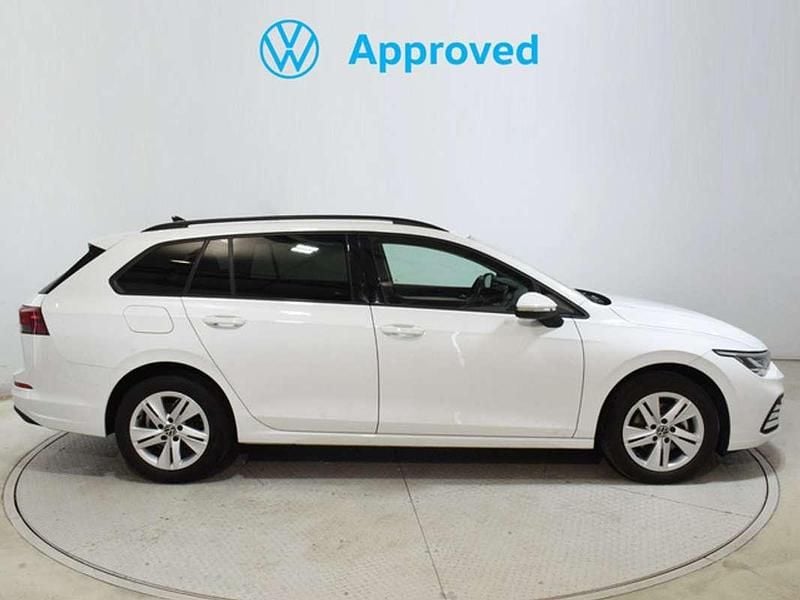 Usado VW Golf VIII Life 110 CV (80 kW) 2021 Blanco Familiar