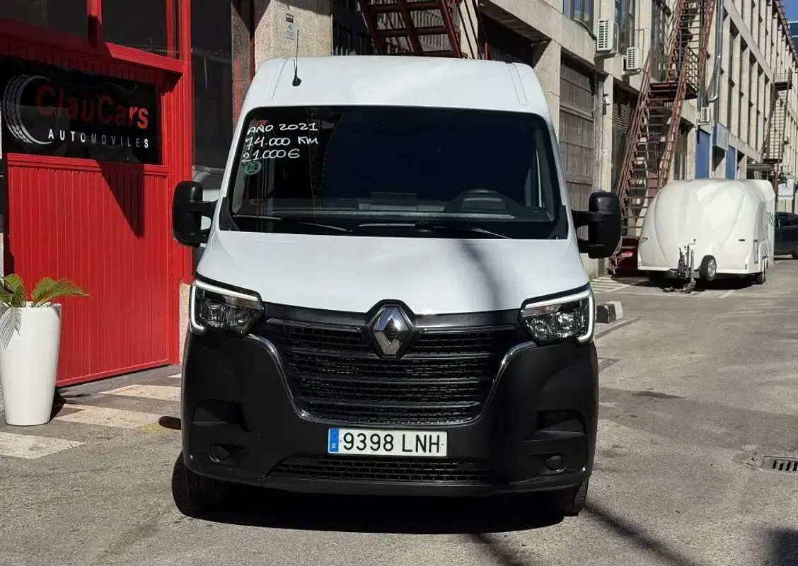 Usado Renault Master 135 CV (99 kW) 2021 Blanco Monovolumen