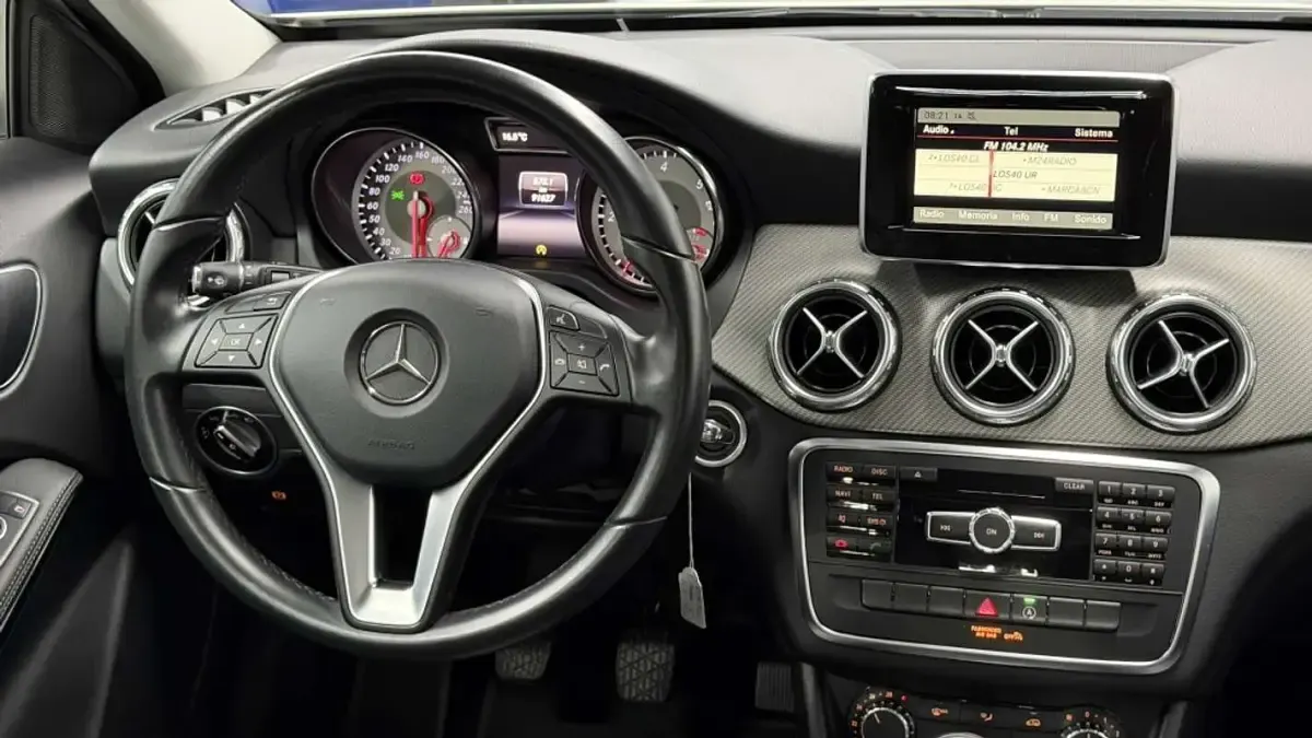 Usado Mercedes GLA200 Urban 136 CV (100 kW) 2015 Blanco SUV