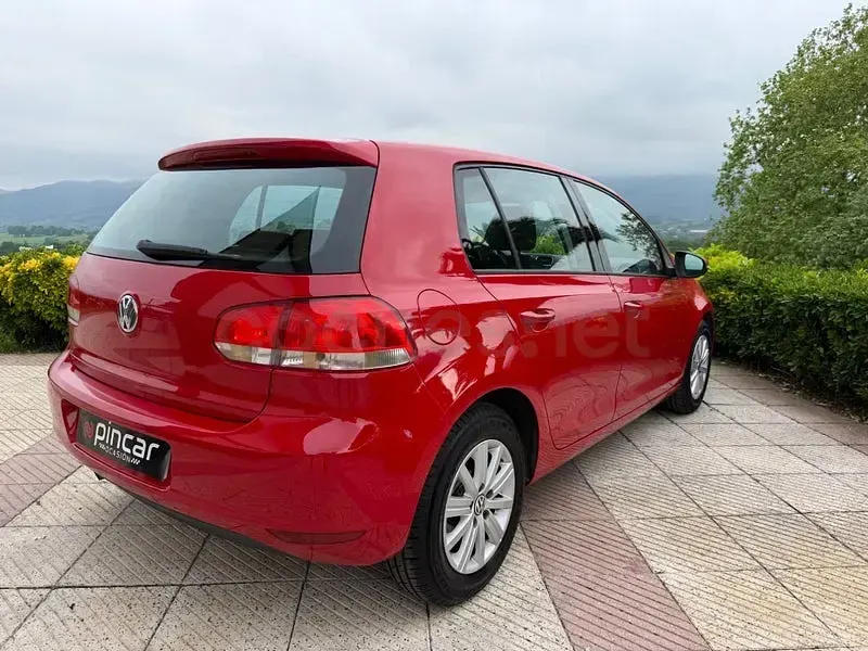 Usado VW Golf VI 105 CV (77 kW) 2010 Rojo Utilitario
