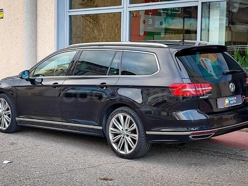 Usado VW Passat Sportline 190 CV (139 kW) 2018 Negro Familiar