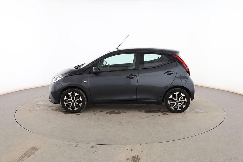 Usado Toyota Aygo X-play 72 CV (52 kW) 2021 Gris Utilitario