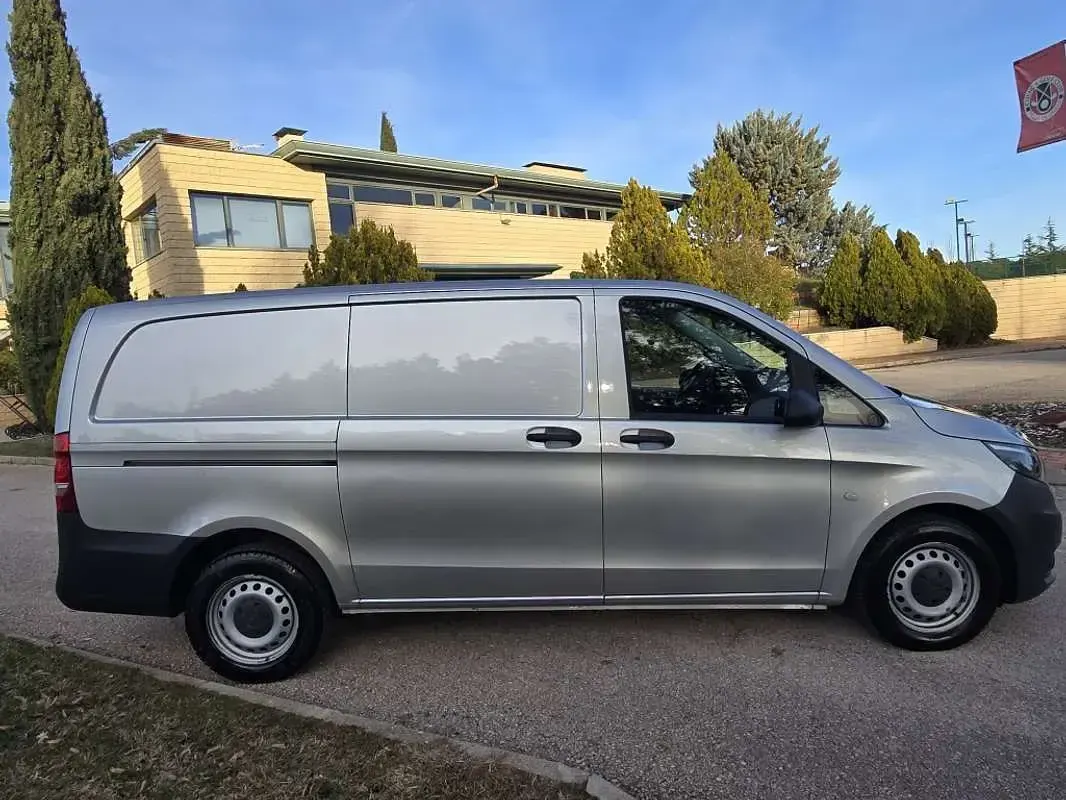 Usado Mercedes Vito 114 CV (83 kW) 2018 Gris Van