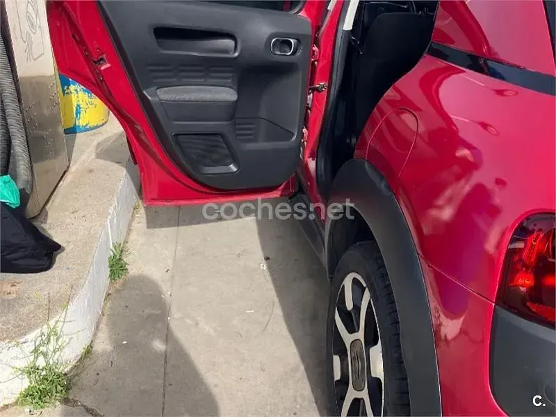 Usado Citroën C4 Shine 100 CV (73 kW) 2017 Rojo Berlina