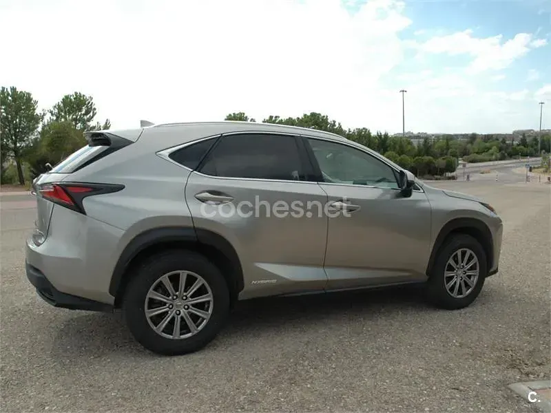 Usado Lexus NX300h 197 CV (144 kW) 2016 Gris / plata SUV