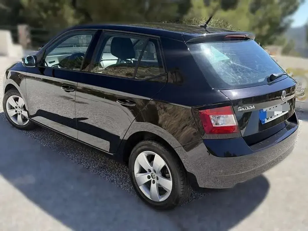 Usado Skoda Fabia Style 90 CV (66 kW) 2015 Negro Utilitario