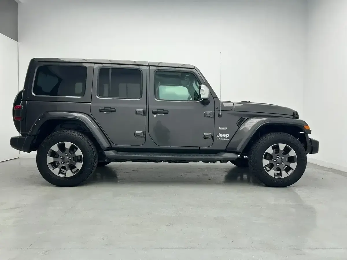 Usado Jeep Wrangler Sahara 200 CV (147 kW) 2018 Gris granito SUV