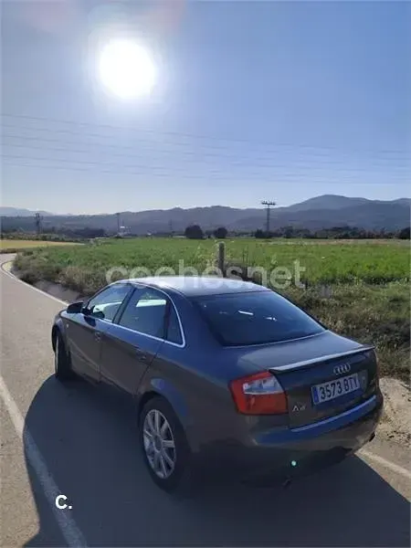 Usado Audi A4 S-Line 150 CV (110 kW) 2002 Gris / plata Berlina