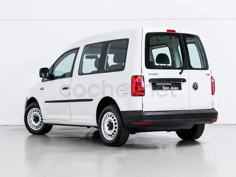 Usado VW Caddy Trendline 110 CV (80 kW) 2020 Blanco Monovolumen