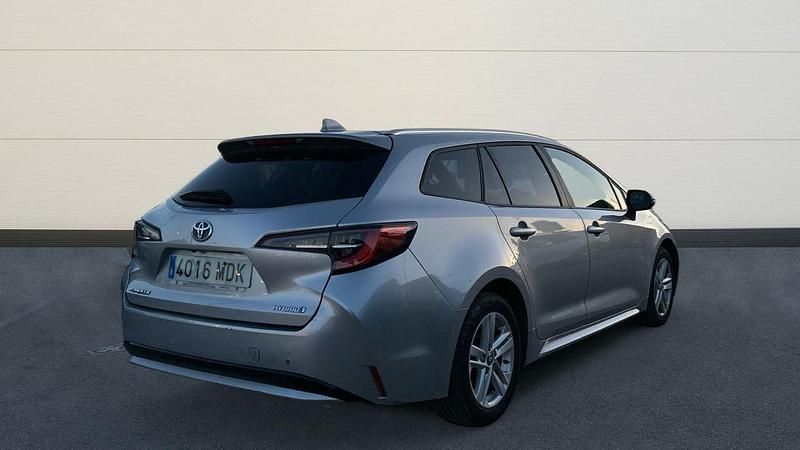 Usado Toyota Corolla Active 122 CV (89 kW) 2023 Plata Familiar