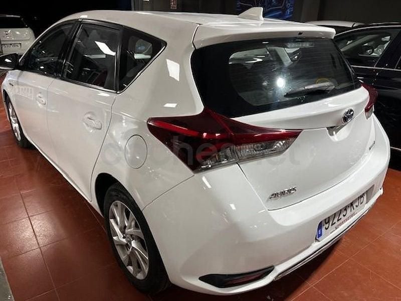 Usado Toyota Auris Hybrid Active 136 CV (100 kW) 2018 Blanco Berlina