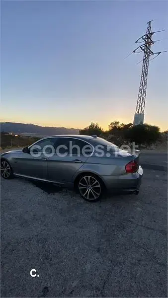 Usado BMW 318 143 CV (105 kW) 2009 Gris / plata Familiar
