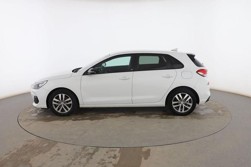 Używany Hyundai i30 GO! 115 KM (84 kW) 2019 Biały Sedan/Limuzyna