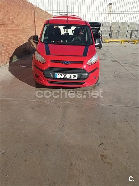 Usado Ford Tourneo Connect Trend 95 CV (69 kW) 2015 Rojo Monovolumen