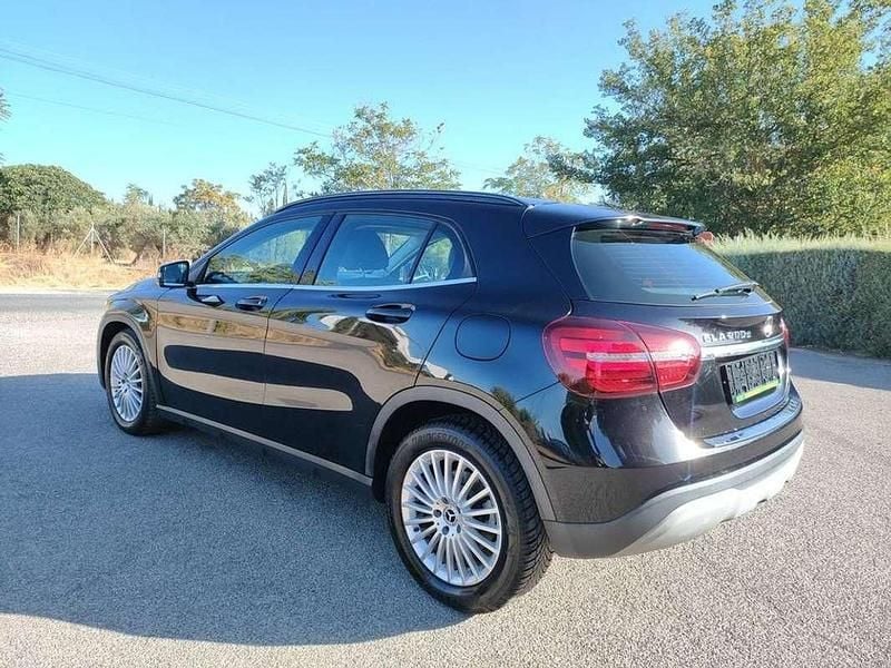 Usado Mercedes GLA200 136 CV (100 kW) 2018 Negro SUV