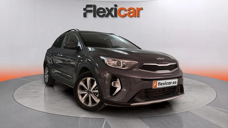 Usado Kia Stonic 101 CV (74 kW) 2023 Gris SUV