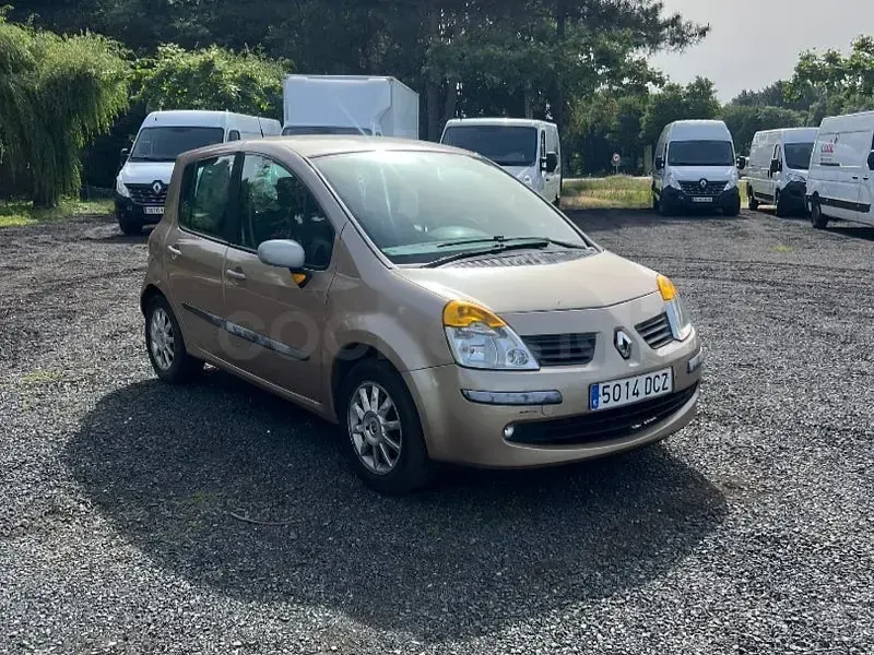 Usado Renault Modus Dynamique 80 CV (58 kW) 2004 Beige Monovolumen