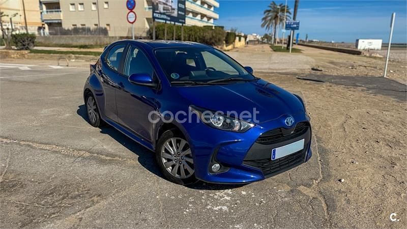 Usado Toyota Yaris Hybrid Active 116 CV (85 kW) 2024 Azul Berlina