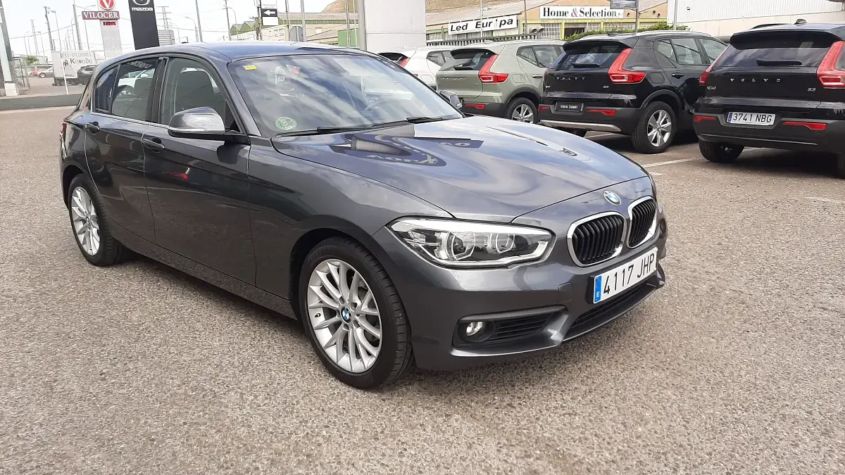 Usado BMW 118 150 CV (110 kW) 2015 Gris Utilitario