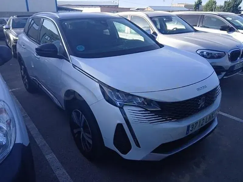 Usado Peugeot 3008 Allure 130 CV (95 kW) 2021 Blanco SUV