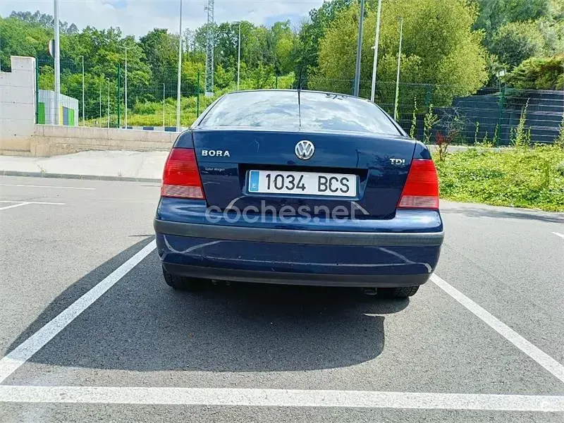 Usado VW Bora Conceptline 90 CV (66 kW) 1999 Azul Berlina