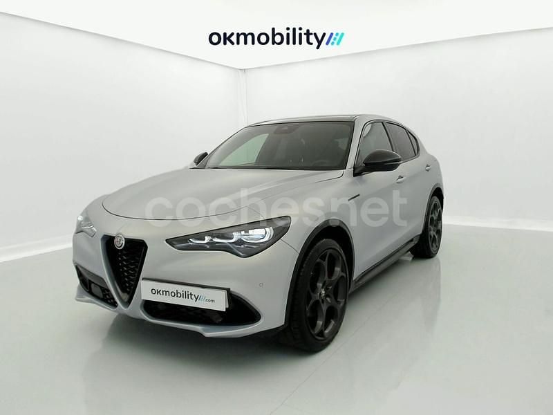 Gris / plata Usado 2023 Alfa Romeo Stelvio Competizione SUV | 48.900 € (Precio justo) - Imagen 1/4