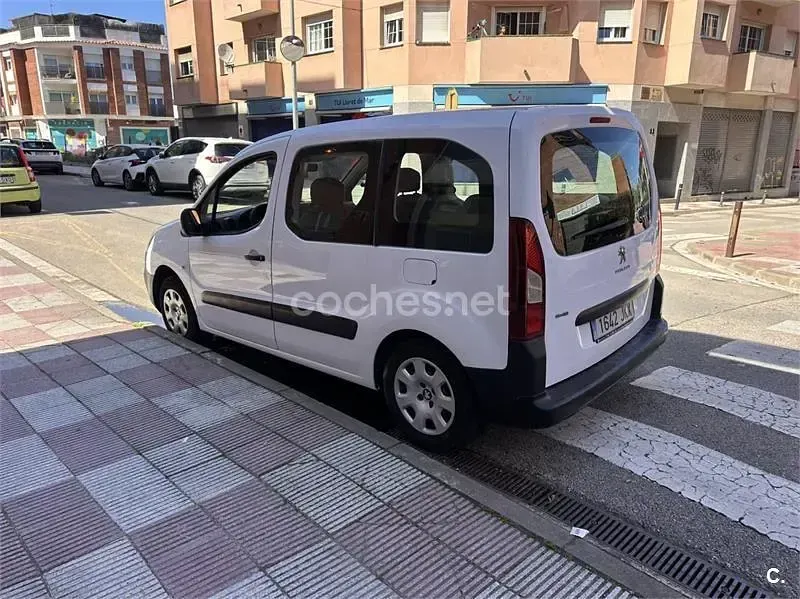 Usado Peugeot Partner Tepee Access 100 CV (73 kW) 2015 Blanco Monovolumen