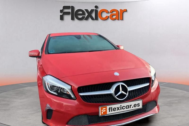 Usado Mercedes A200 Style 136 CV (100 kW) 2016 Rojo Utilitario