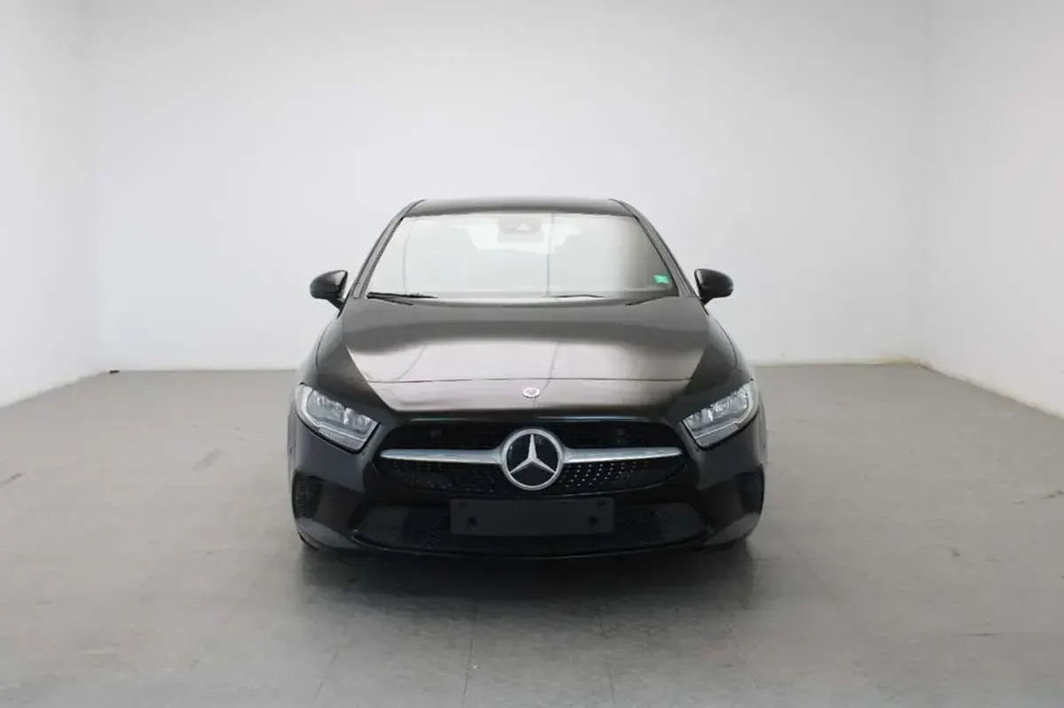 Usado Mercedes A180 109 CV (80 kW) 2020 Negro Utilitario