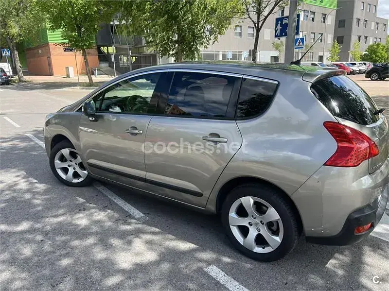 Usado Peugeot 3008 Active 120 CV (88 kW) 2011 Beige Familiar