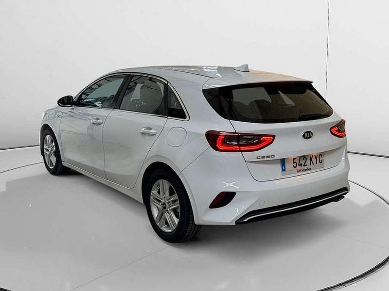 Usado Kia Ceed 120 CV (88 kW) 2019 Blanco Utilitario
