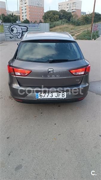 Usado Seat Leon ST Style 105 CV (77 kW) 2015 Gris / plata Familiar