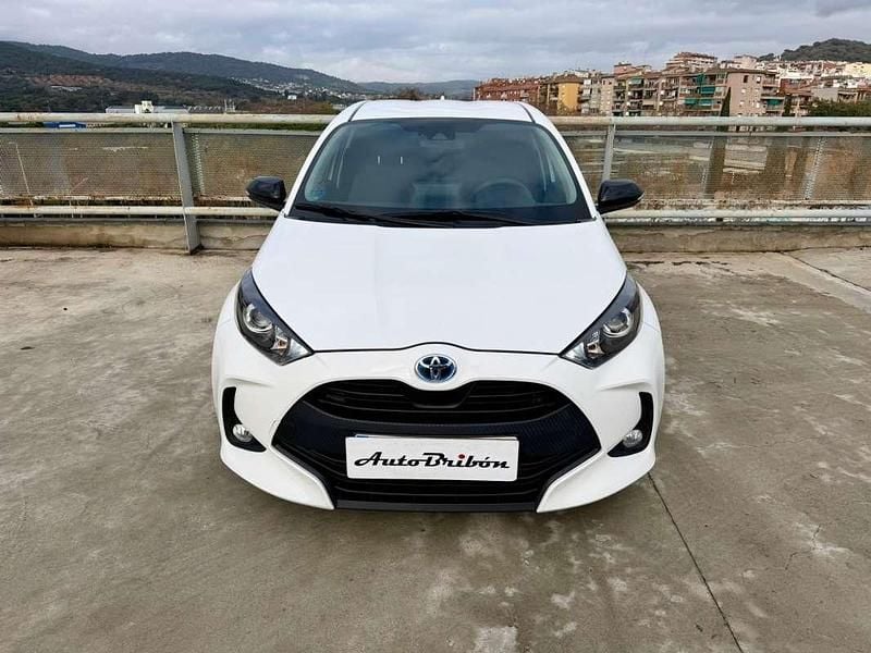 Usado Toyota Yaris Hybrid Style 116 CV (85 kW) 2022 Blanco Utilitario