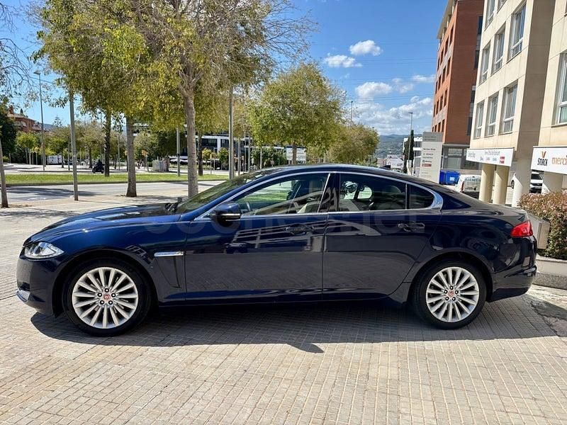 Usado Jaguar XF Luxury 200 CV (147 kW) 2015 Azul Berlina